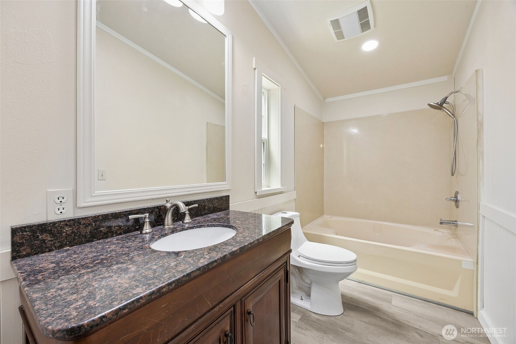 property viewer photo 9