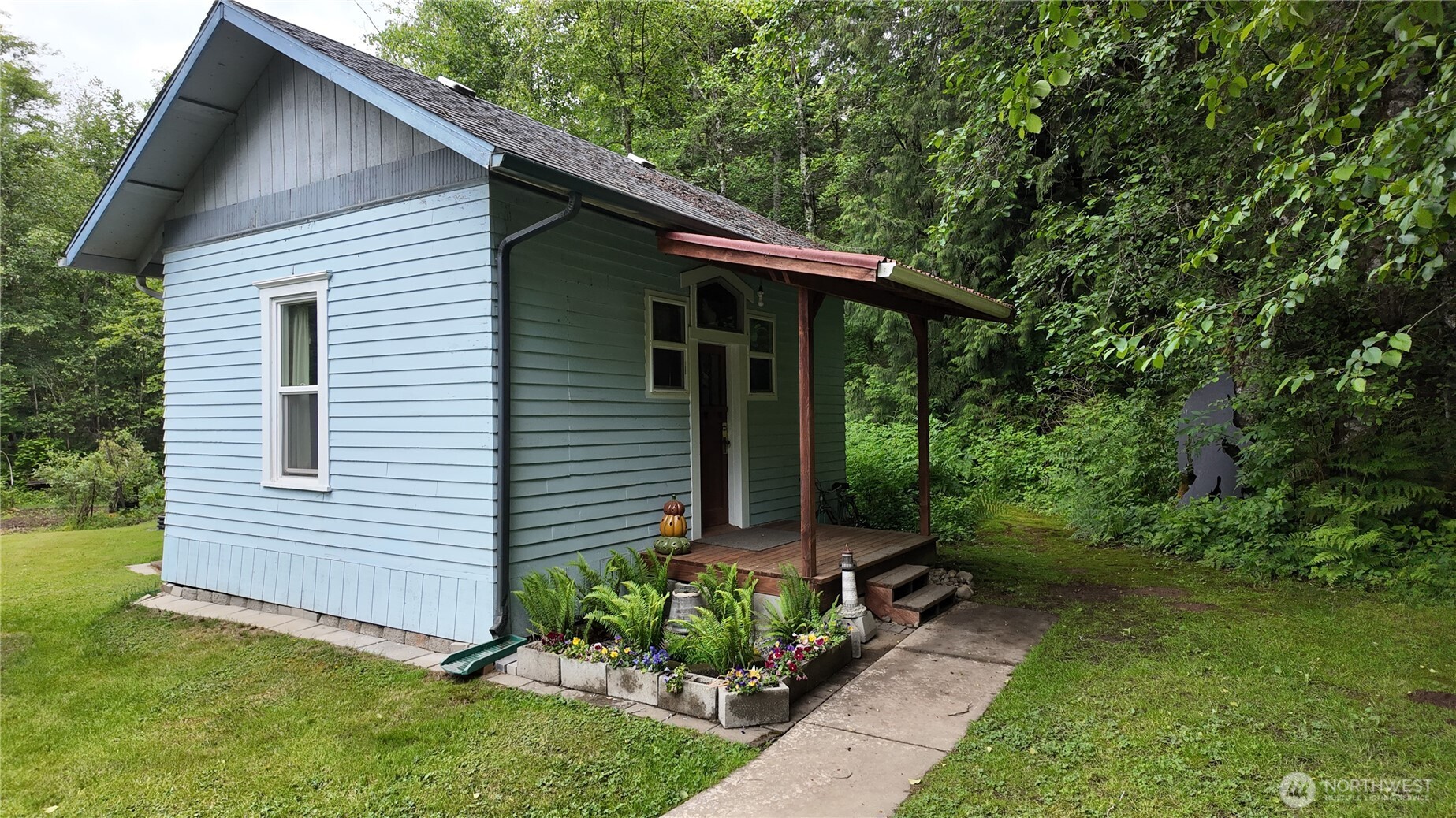 main property photo 28