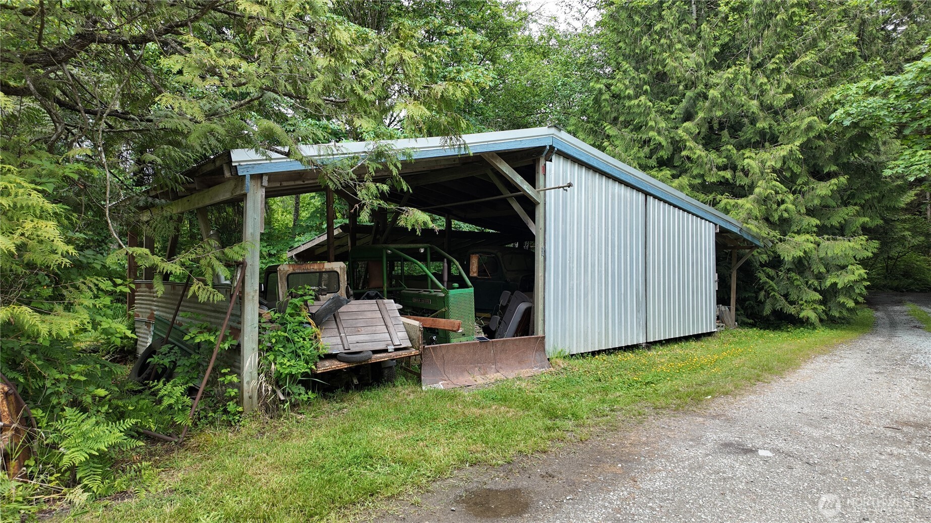 main property photo 37