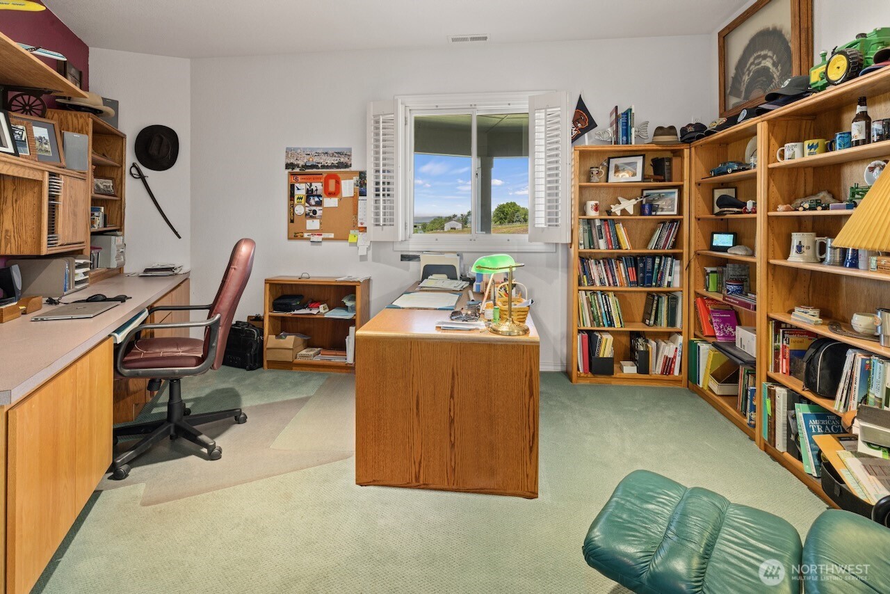 main property photo 13