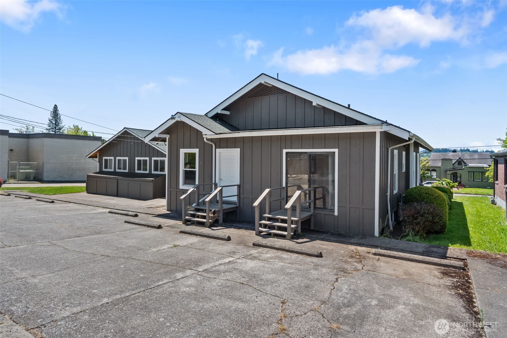 main property photo 28