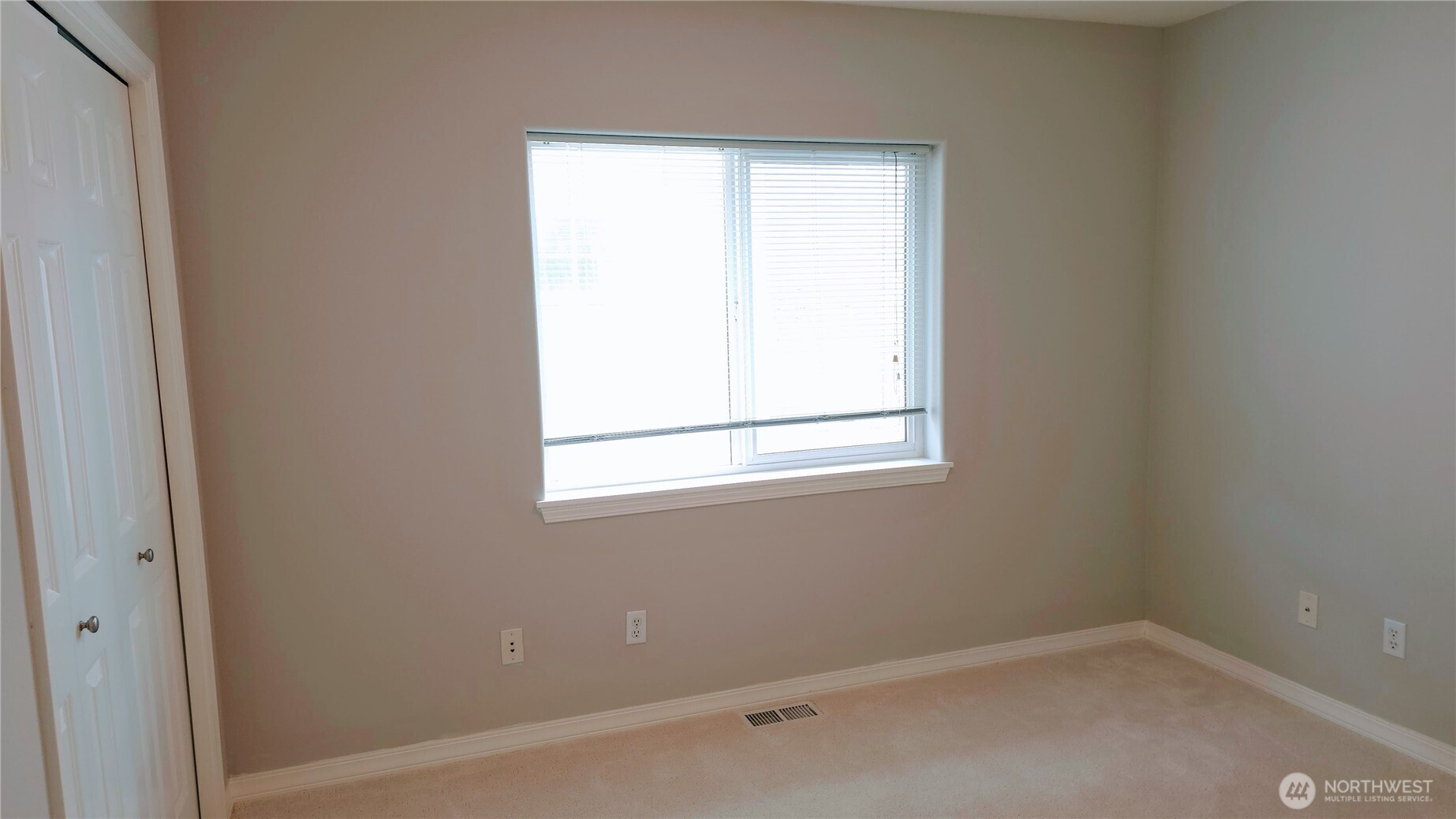 property viewer photo 23