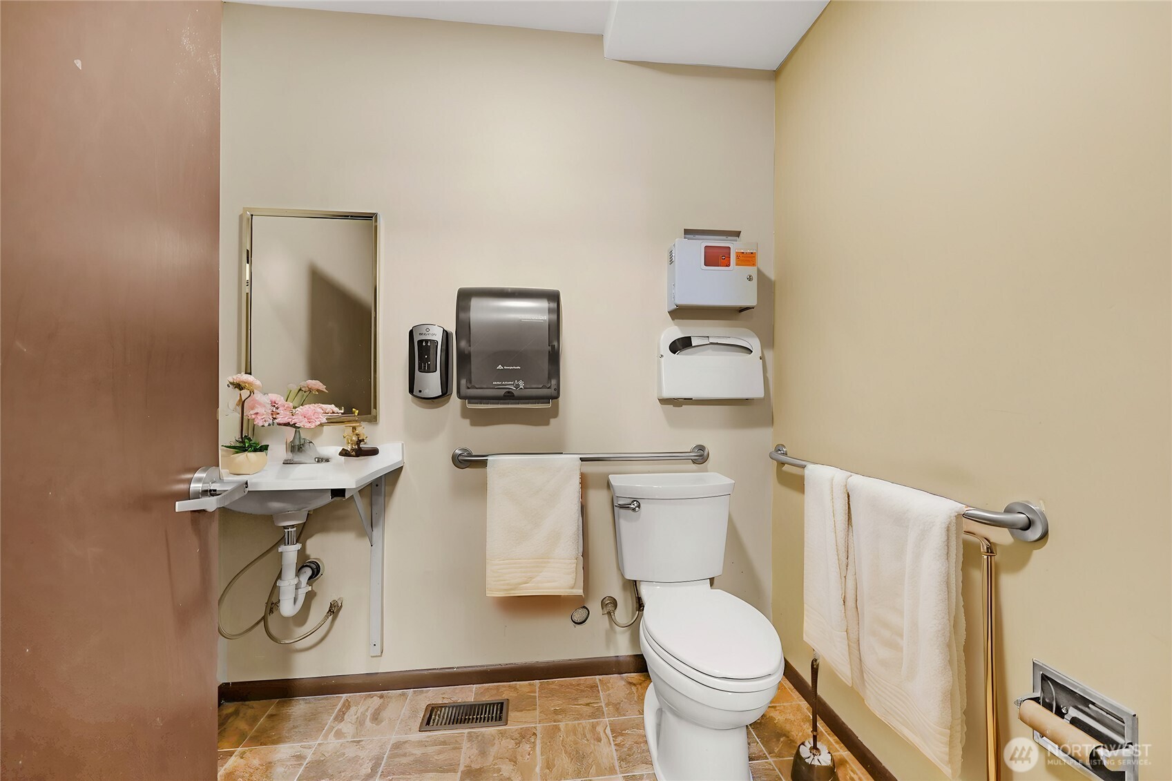 main property photo 24