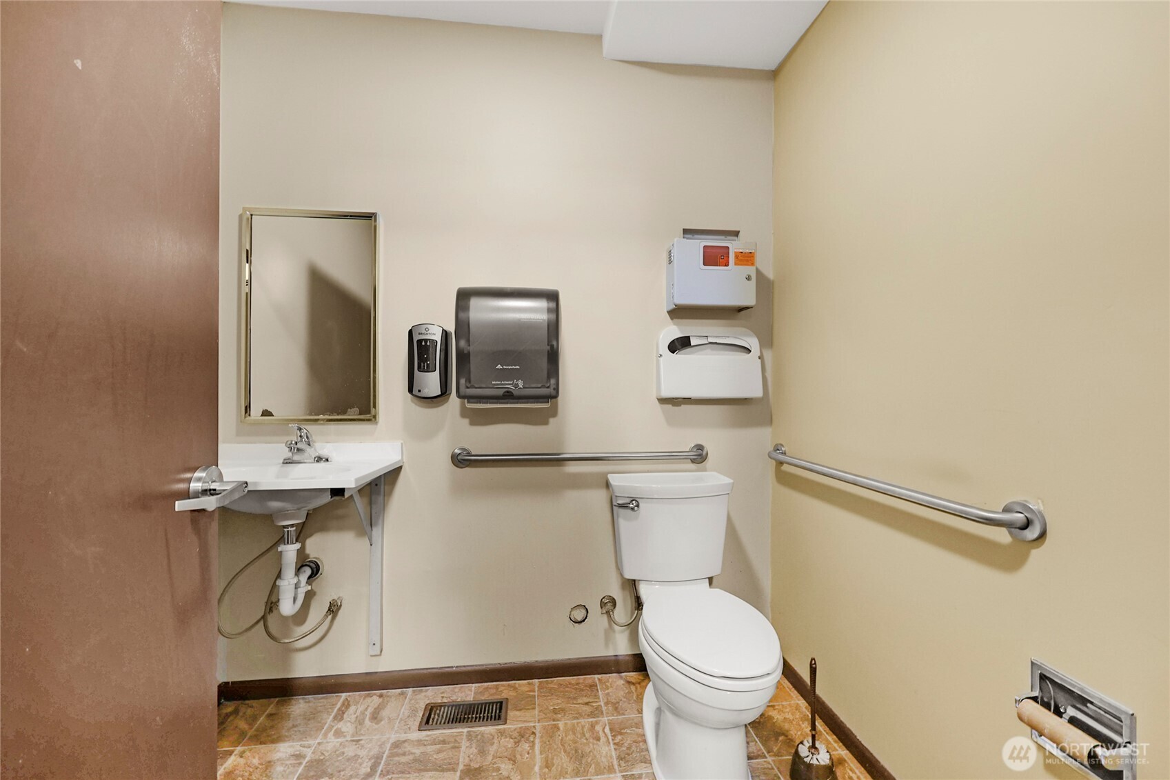 main property photo 25