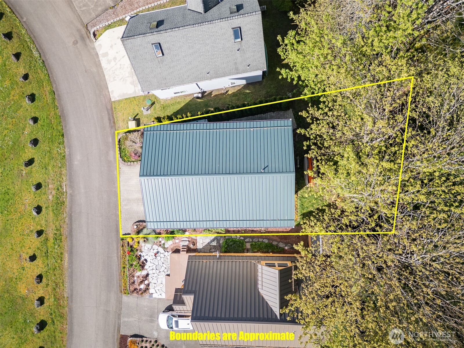main property photo 28