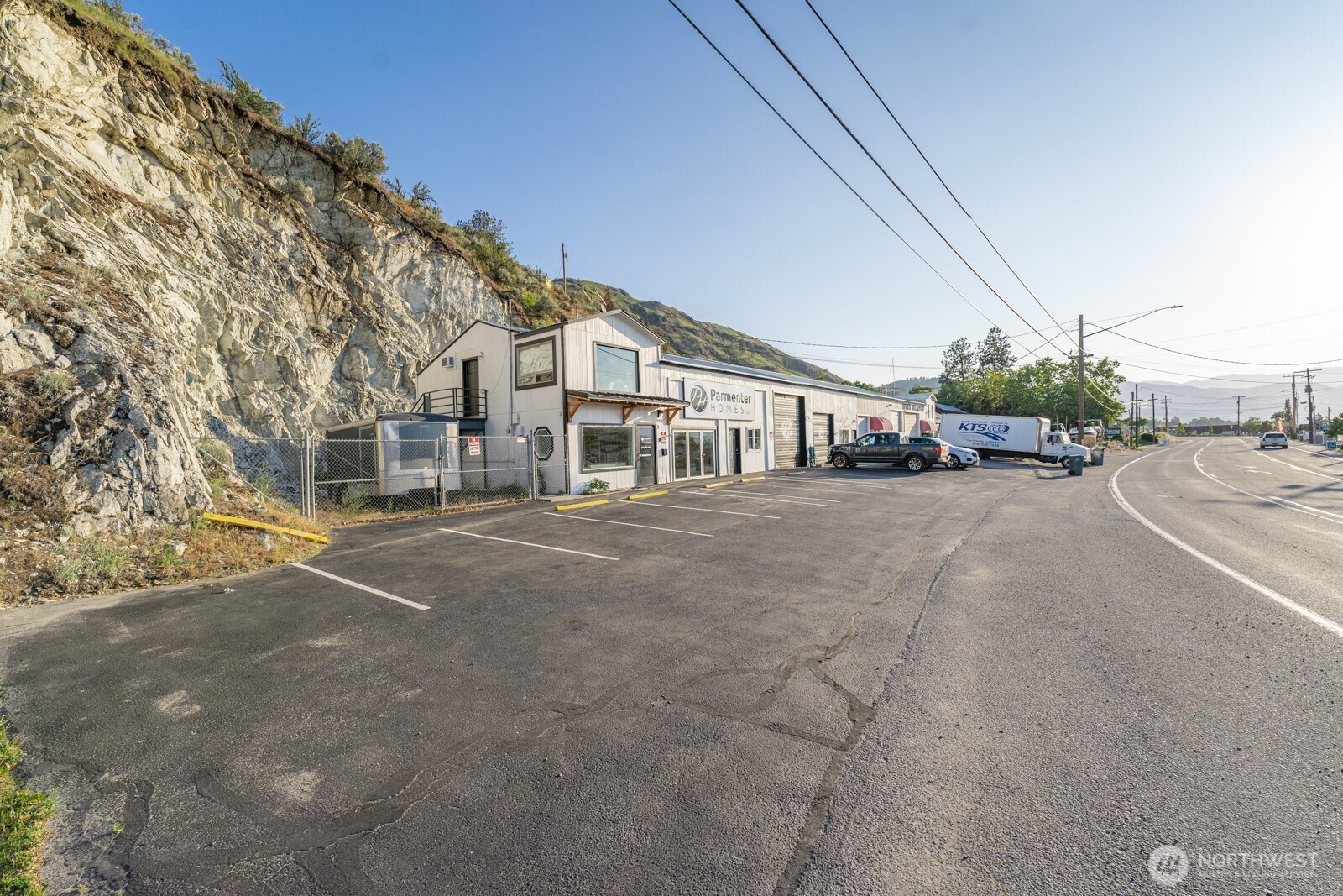 main property photo 9