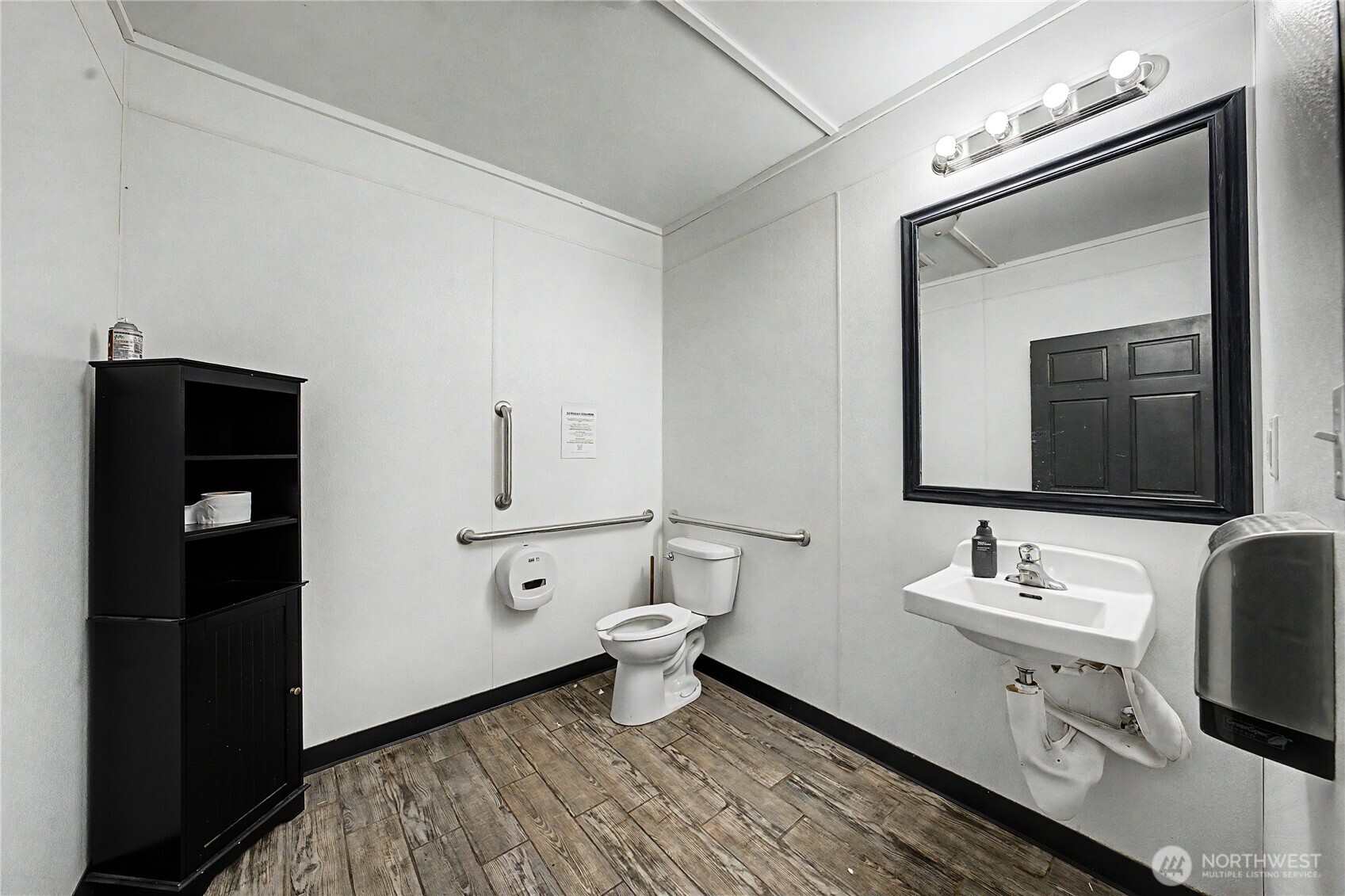 main property photo 39