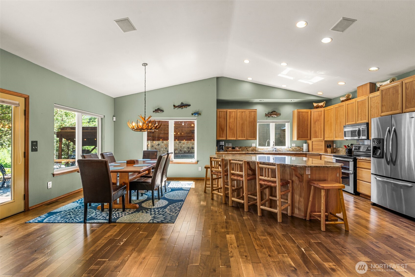 main property photo 18