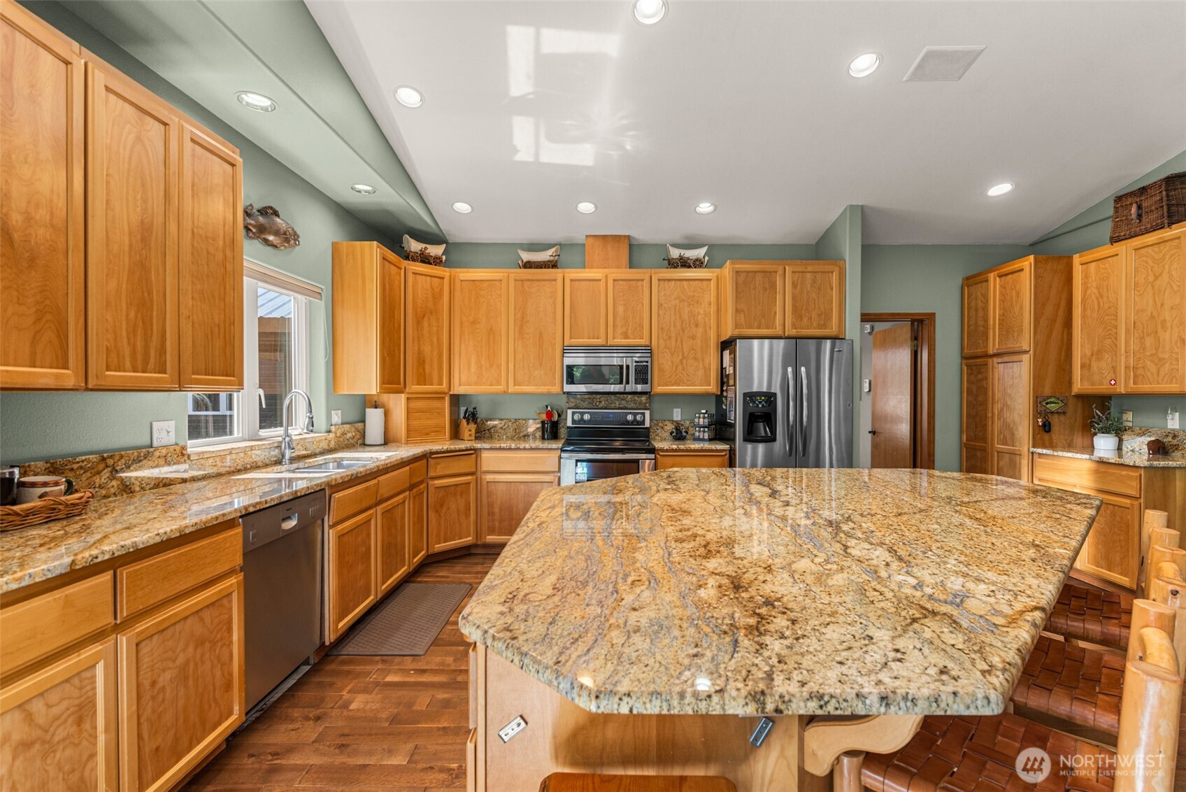 main property photo 19