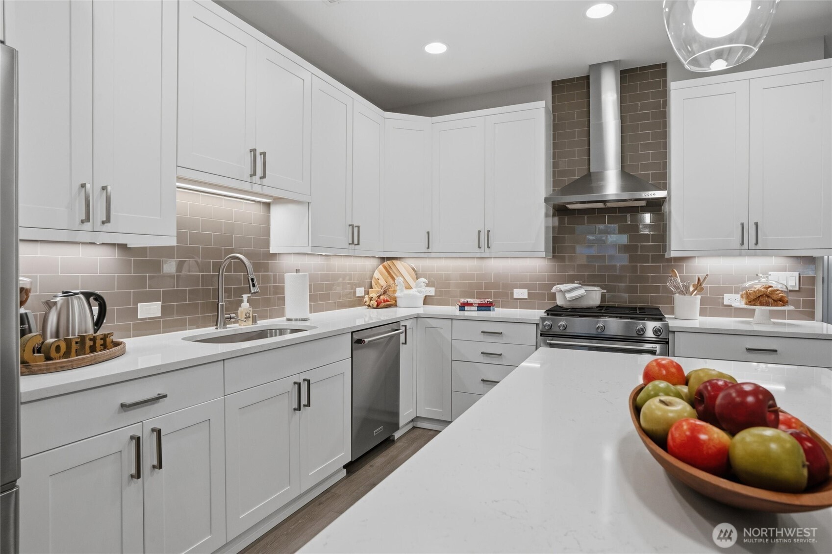 property viewer photo 26