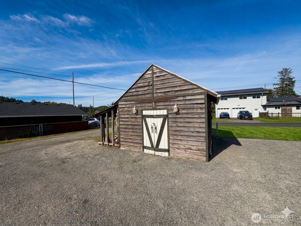 main property photo 30