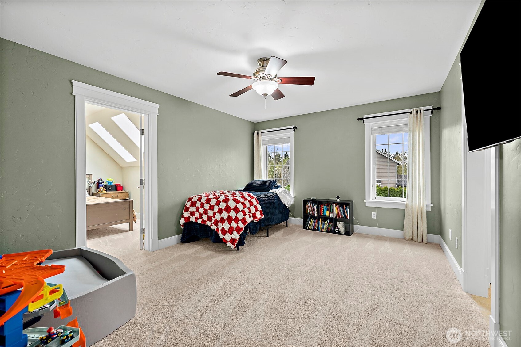 main property photo 28
