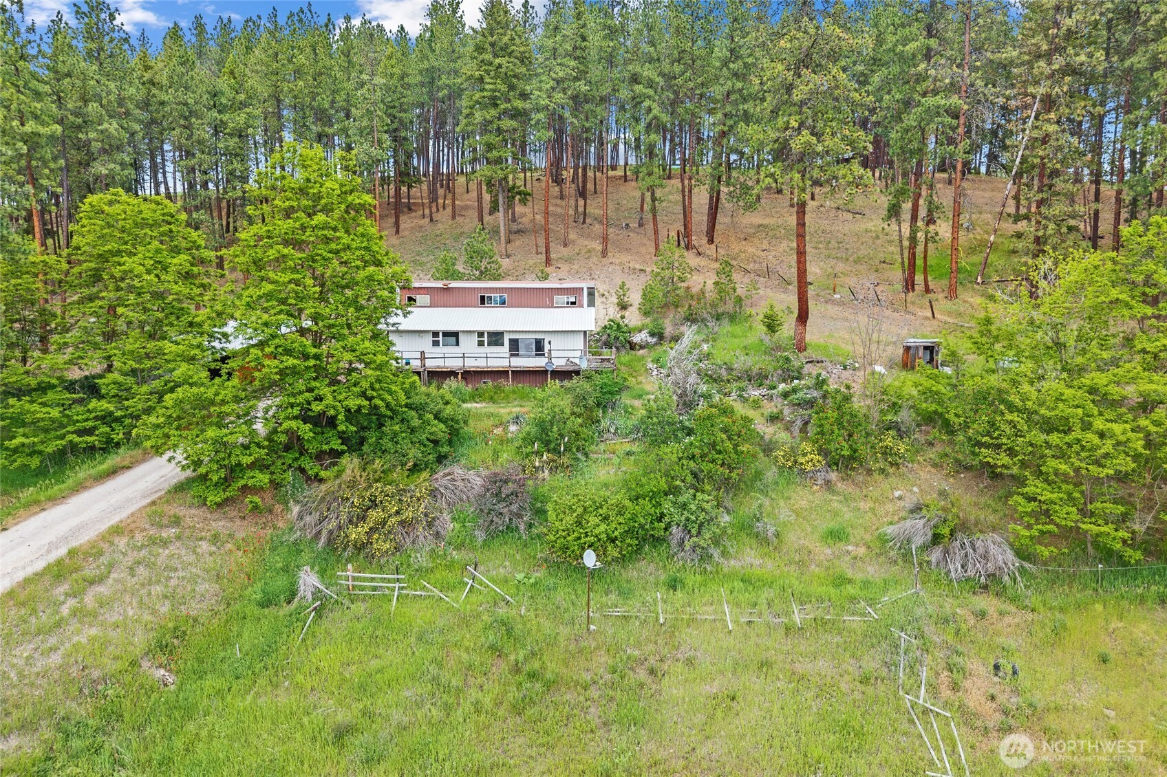 main property photo 28