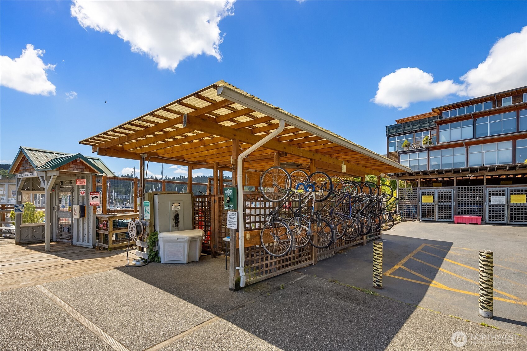 main property photo 16