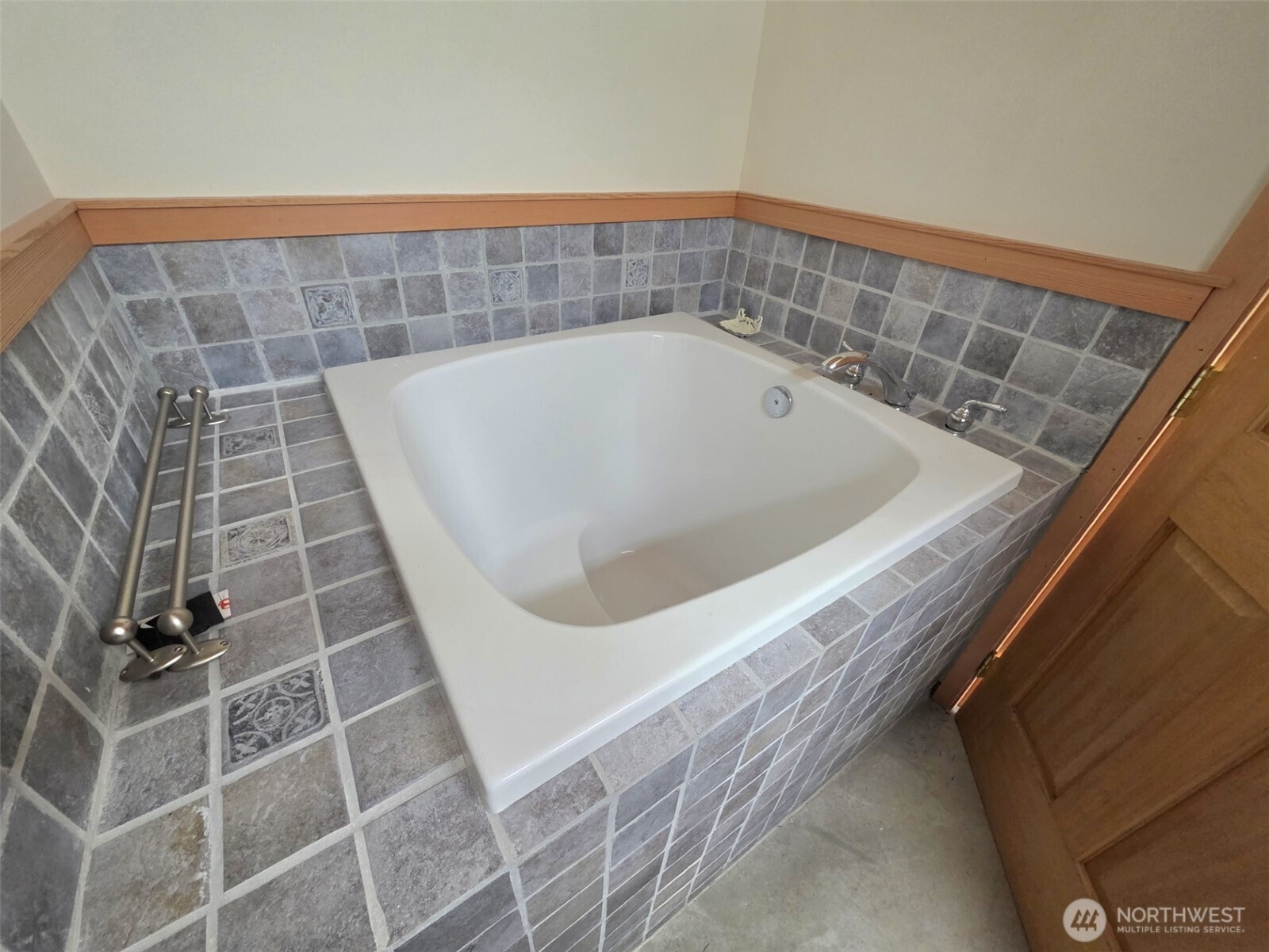 property viewer photo 15