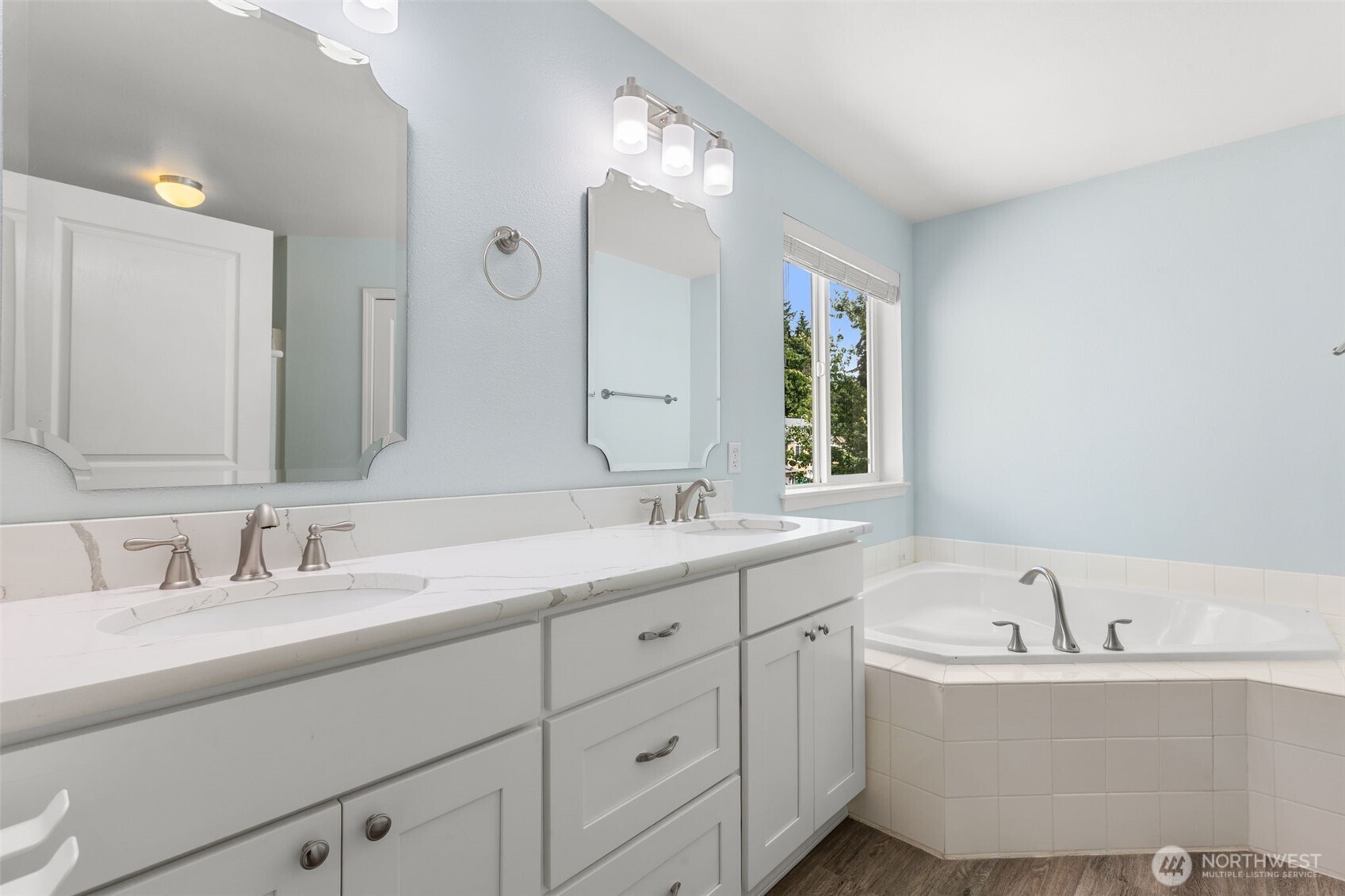 property viewer photo 23