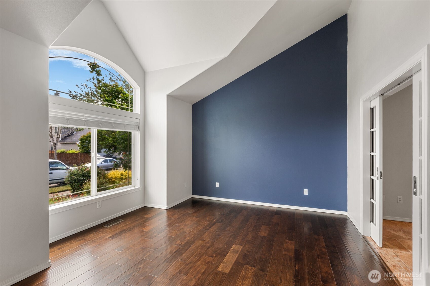 property viewer photo 3