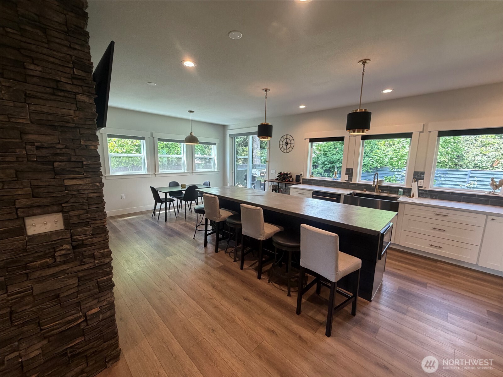 property viewer photo 15
