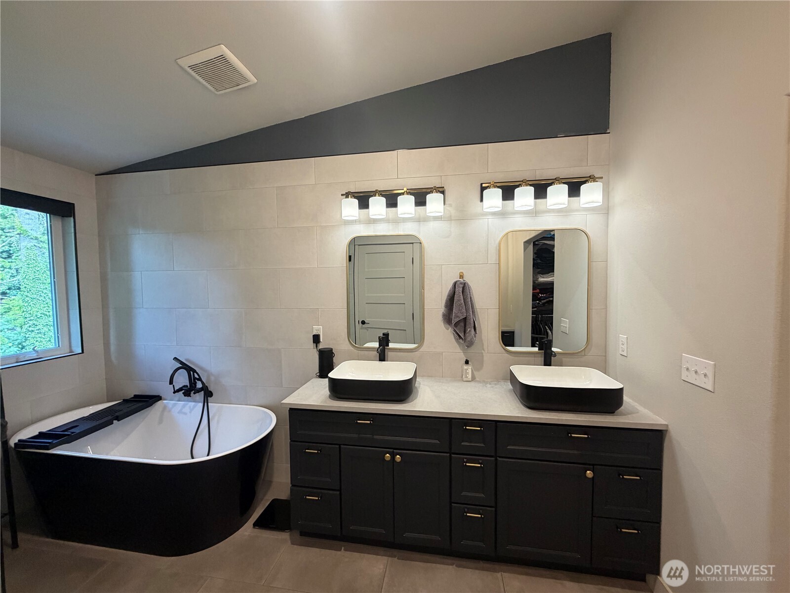property viewer photo 25