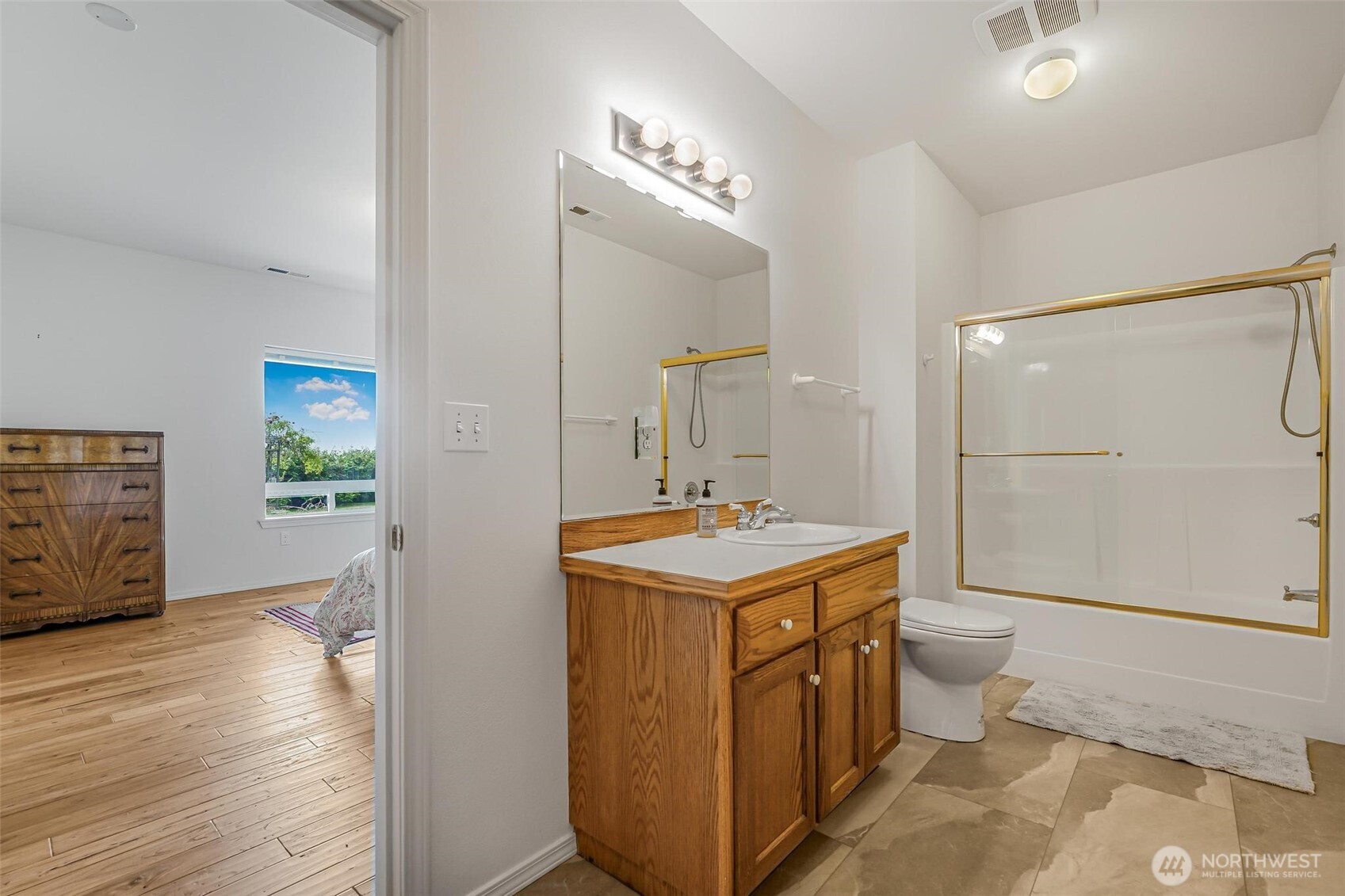 property viewer photo 26