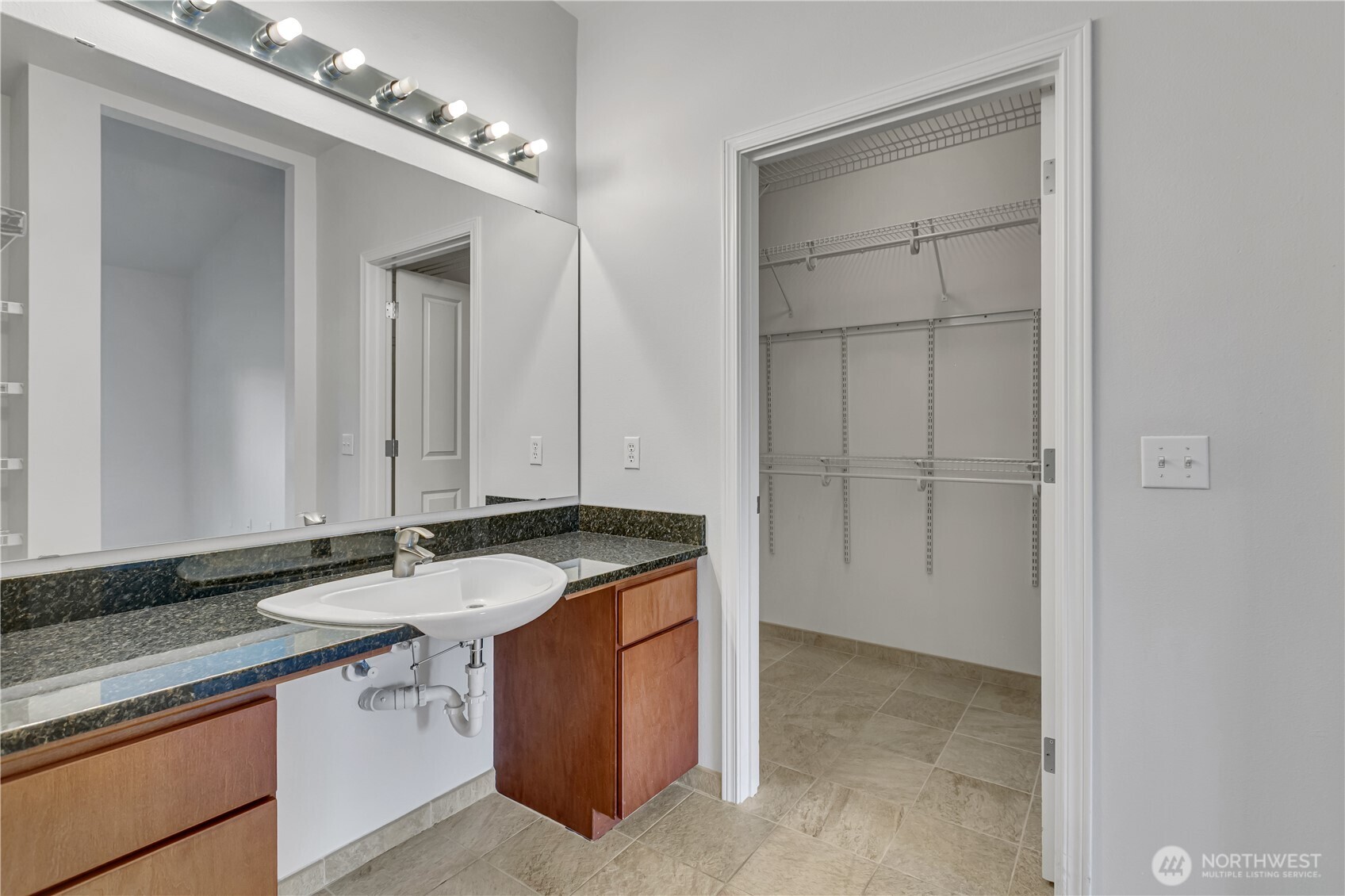 property viewer photo 23