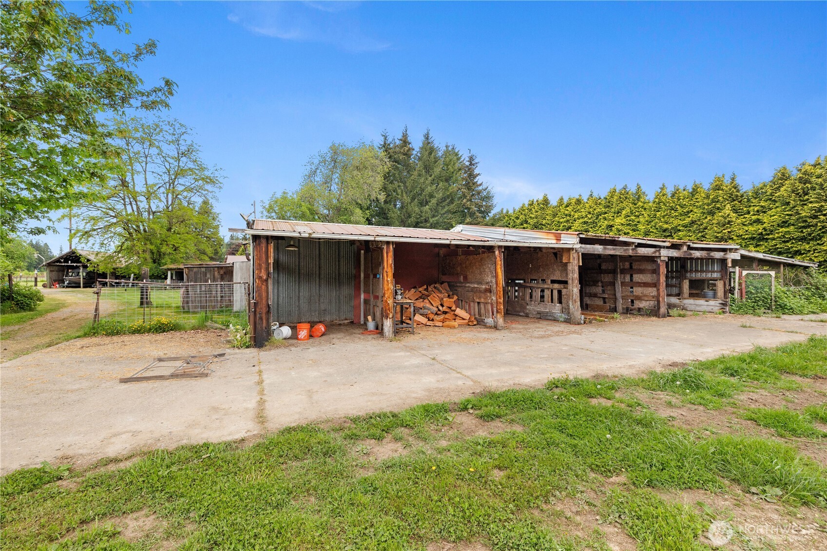 main property photo 8