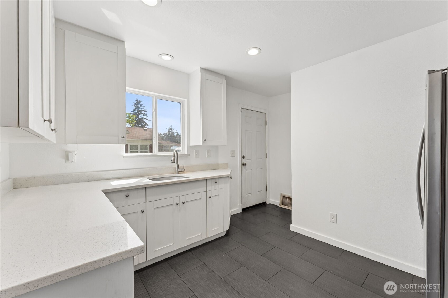 property viewer photo 8
