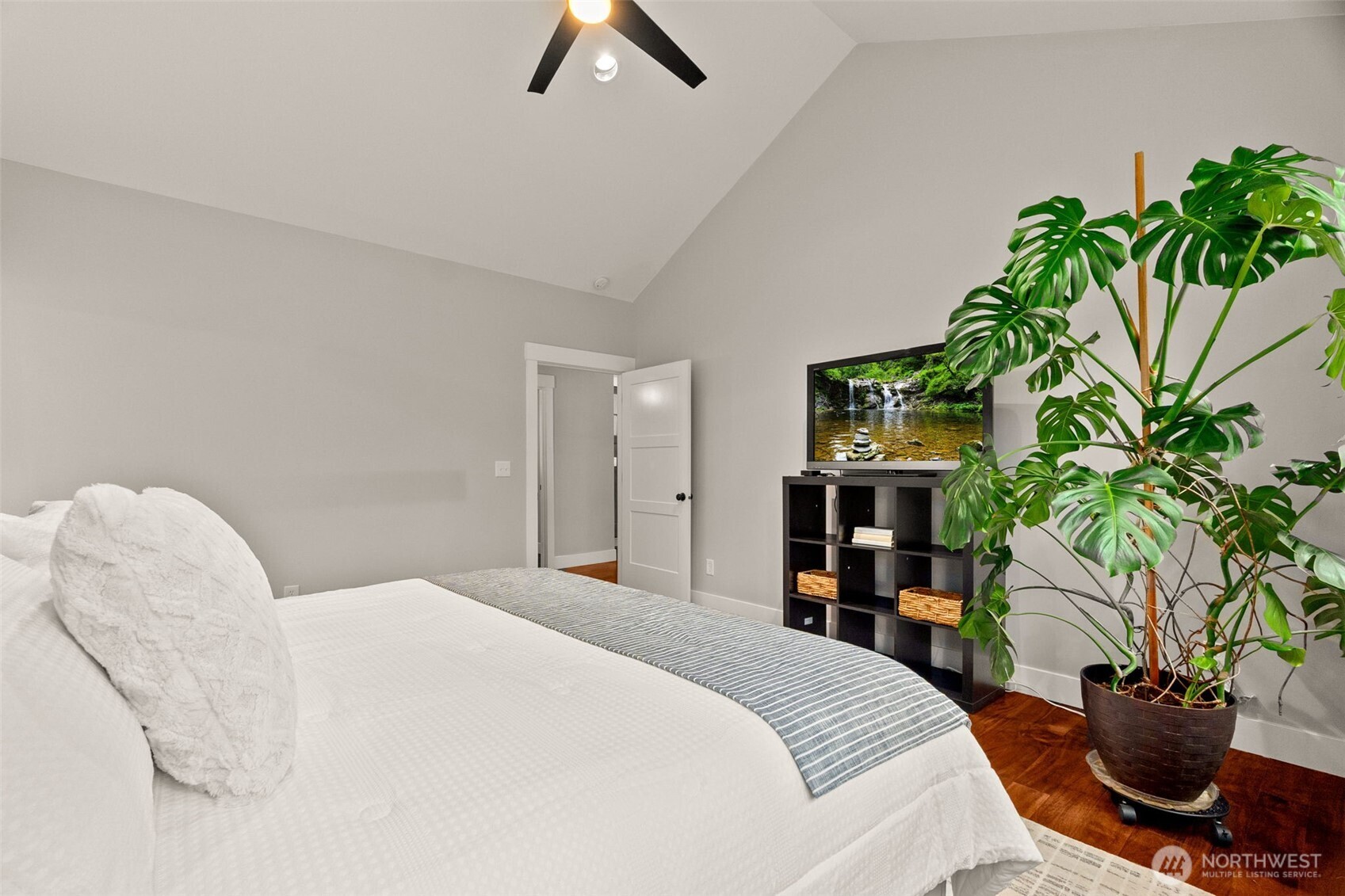 property viewer photo 15