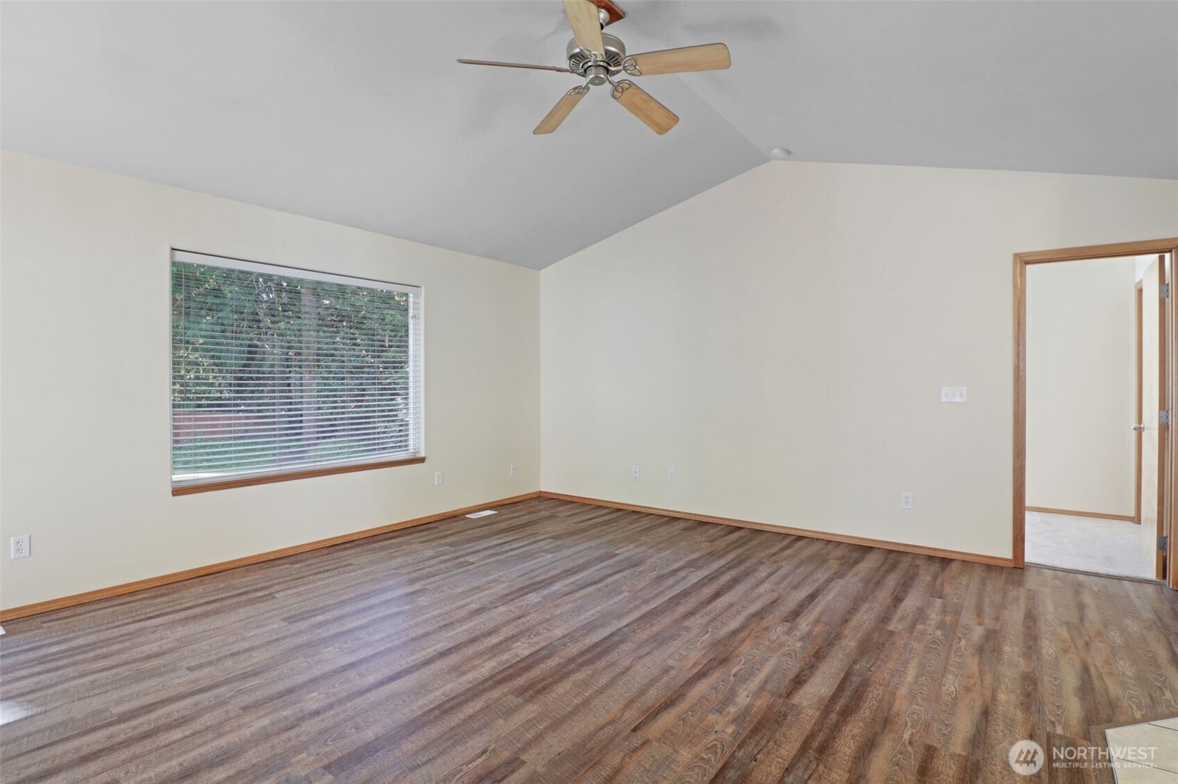 property viewer photo 18