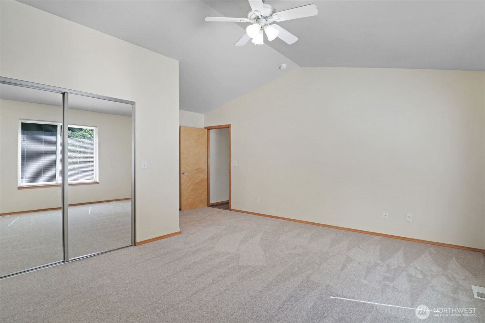 property viewer photo 26