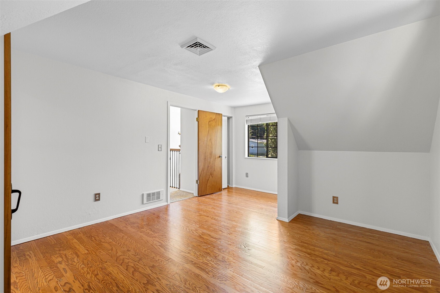 property viewer photo 25