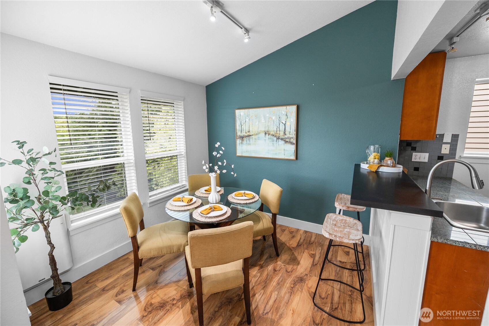 property viewer photo 2