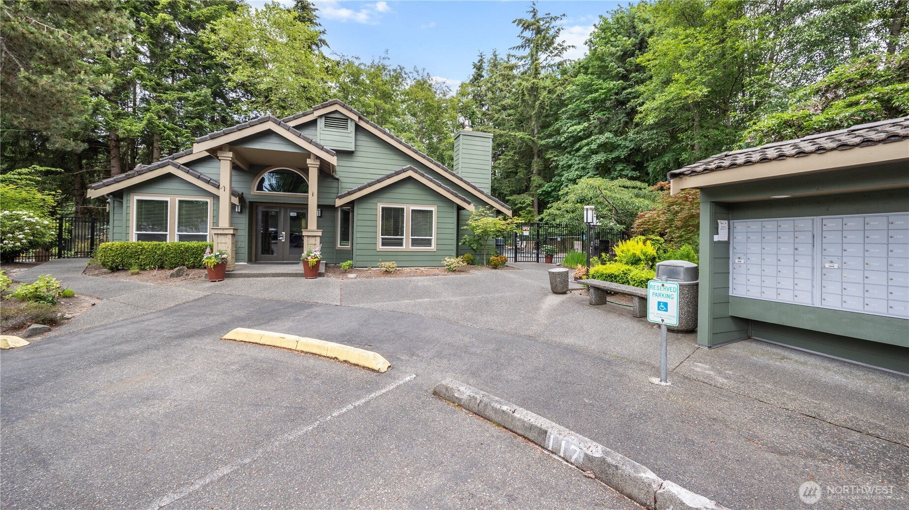 property viewer photo 20
