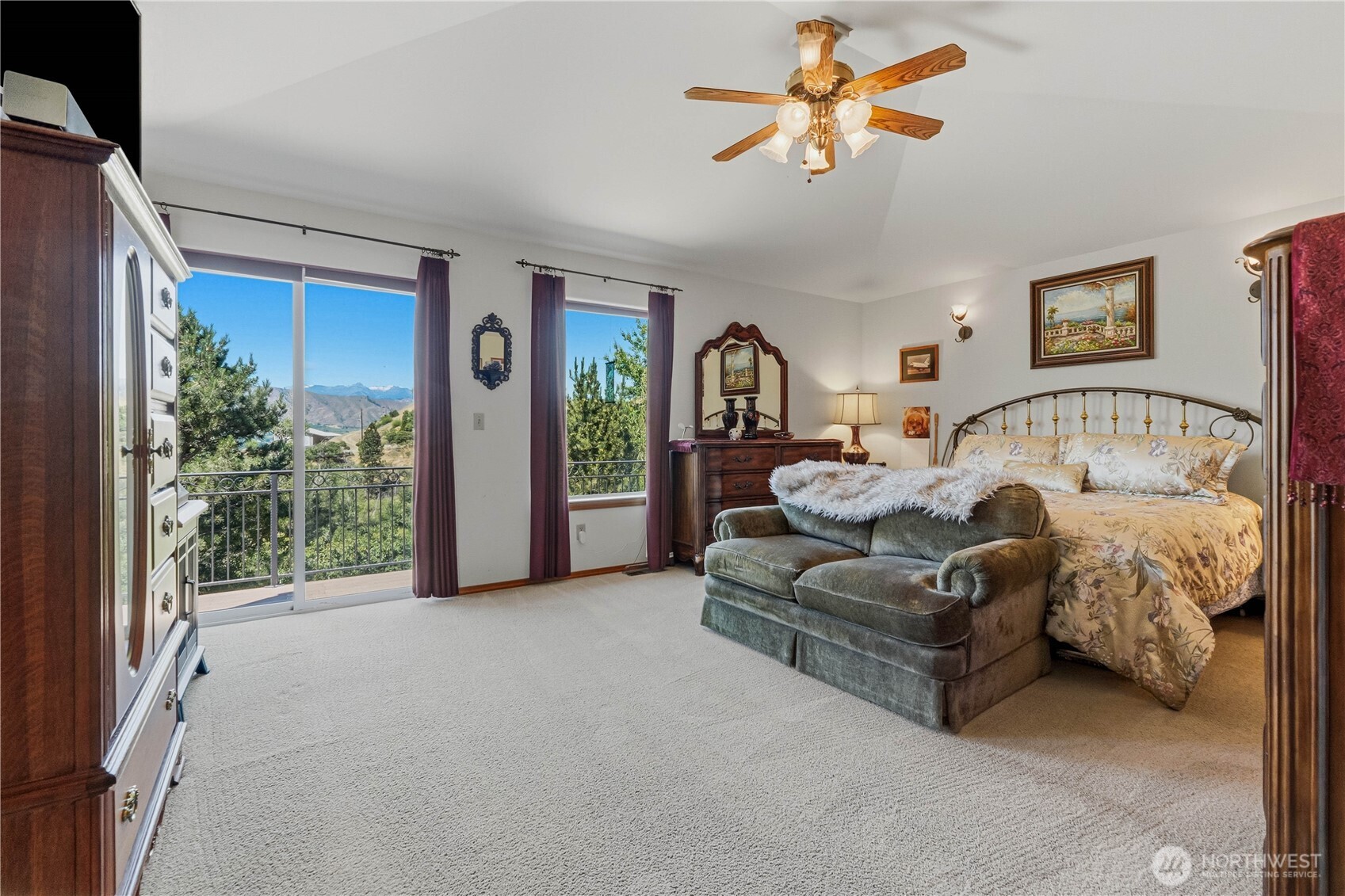 main property photo 17