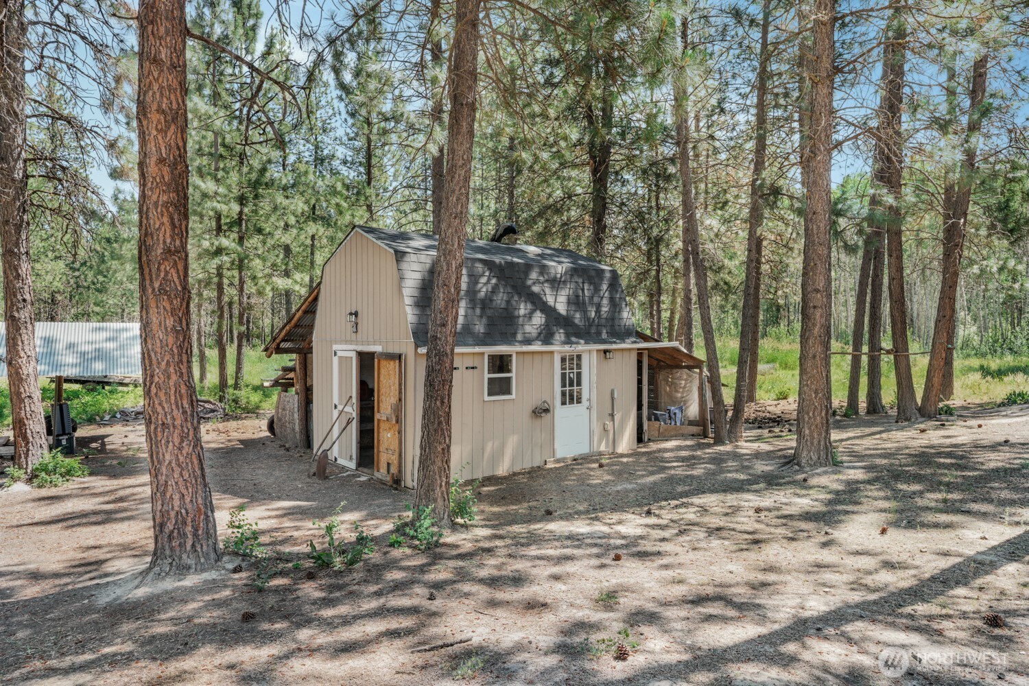 main property photo 30