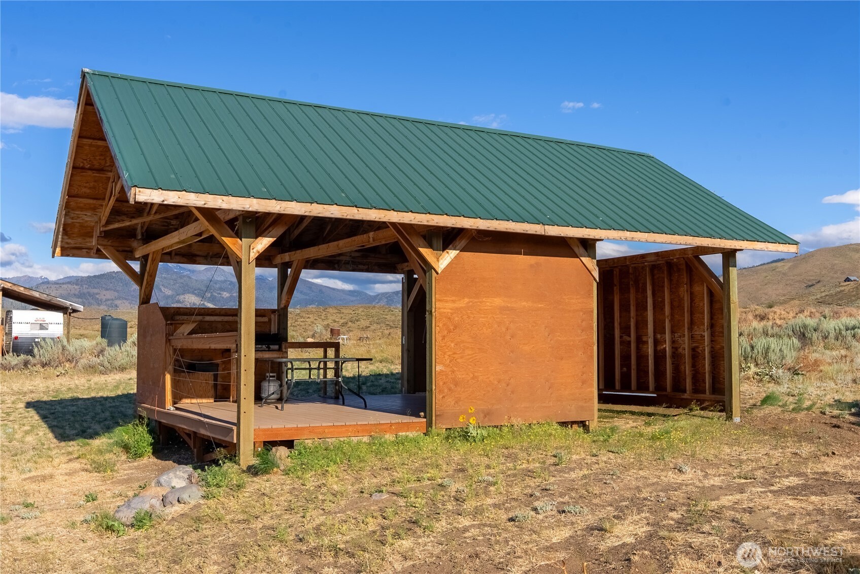 main property photo 25