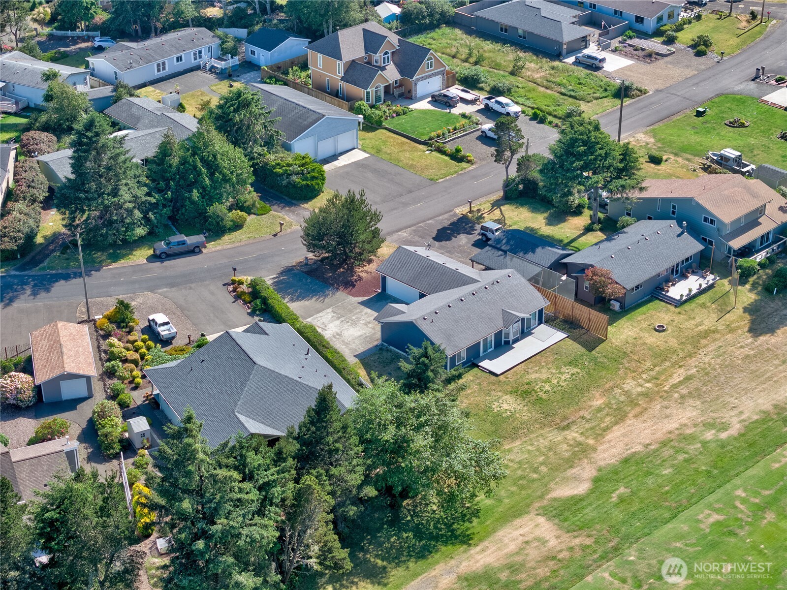 main property photo 25