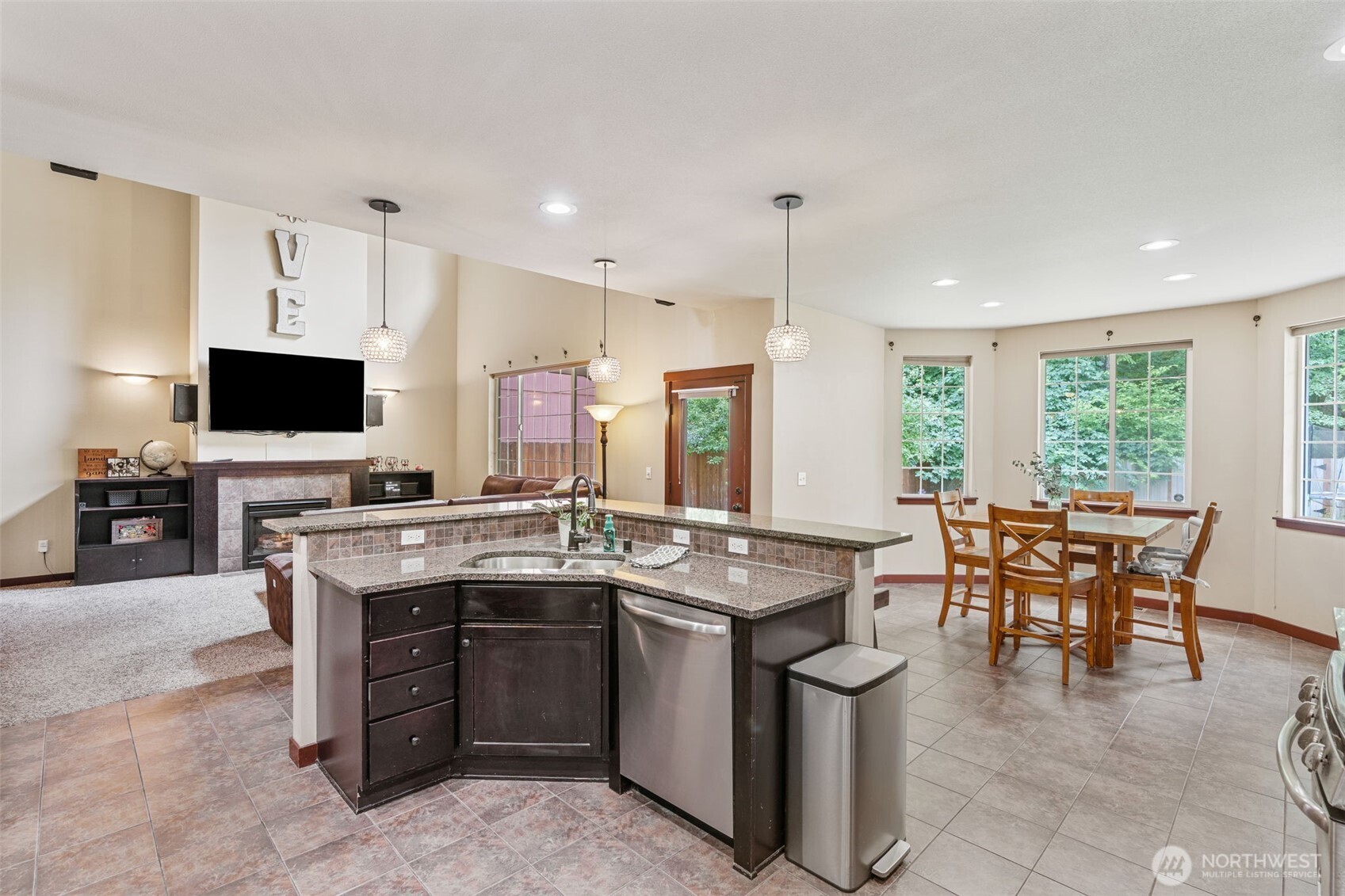 property viewer photo 7