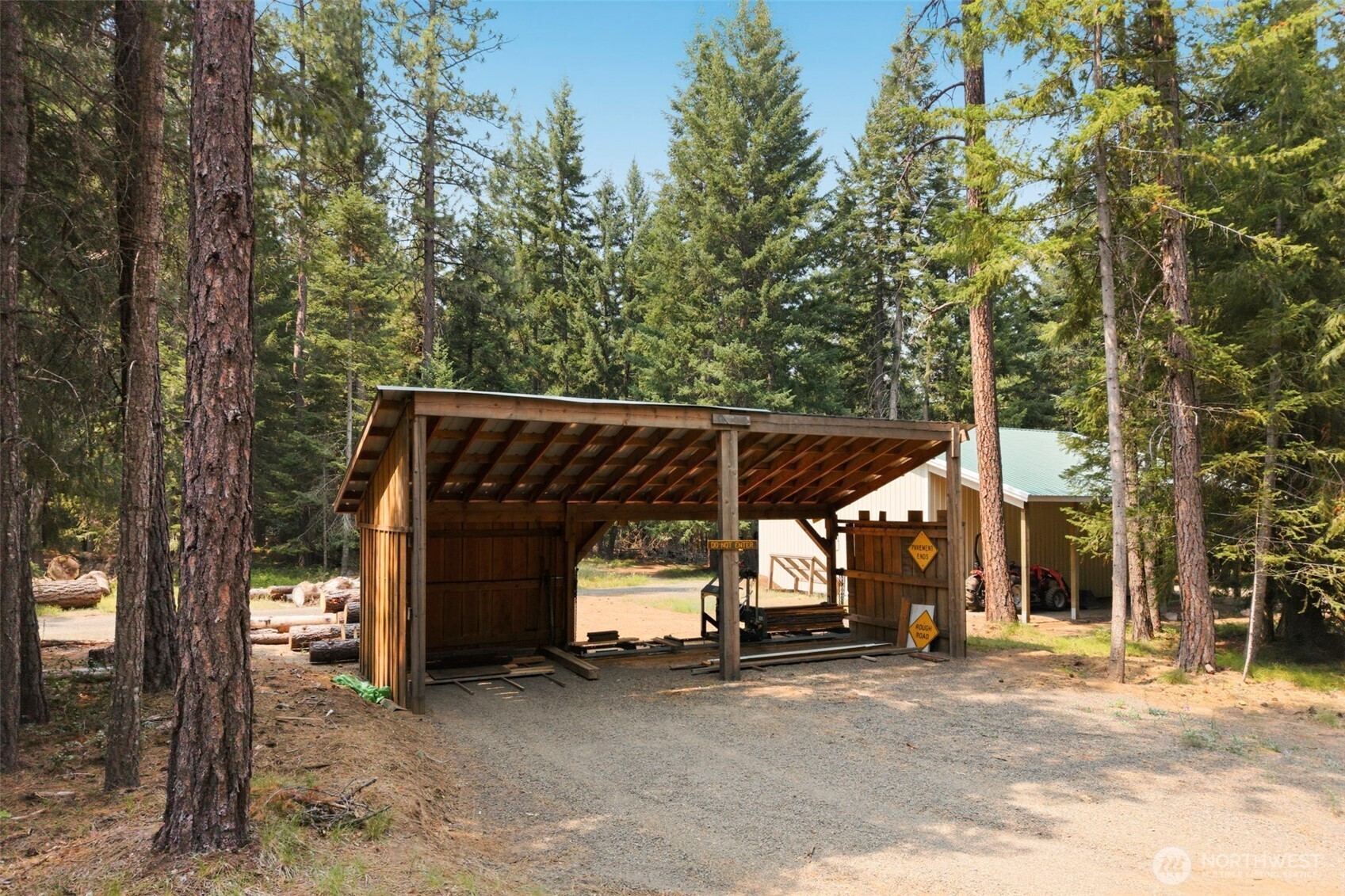 main property photo 30