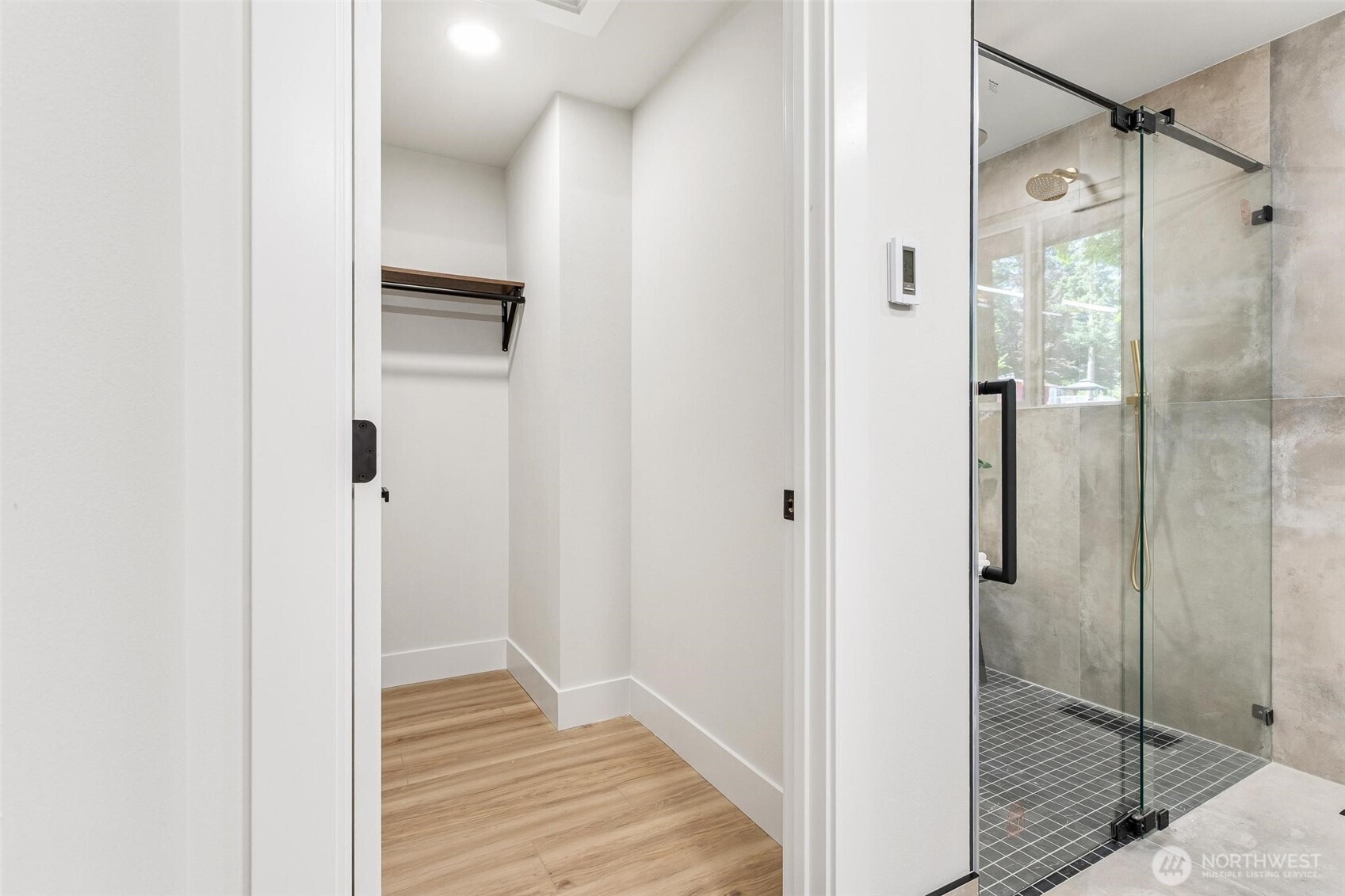 property viewer photo 15