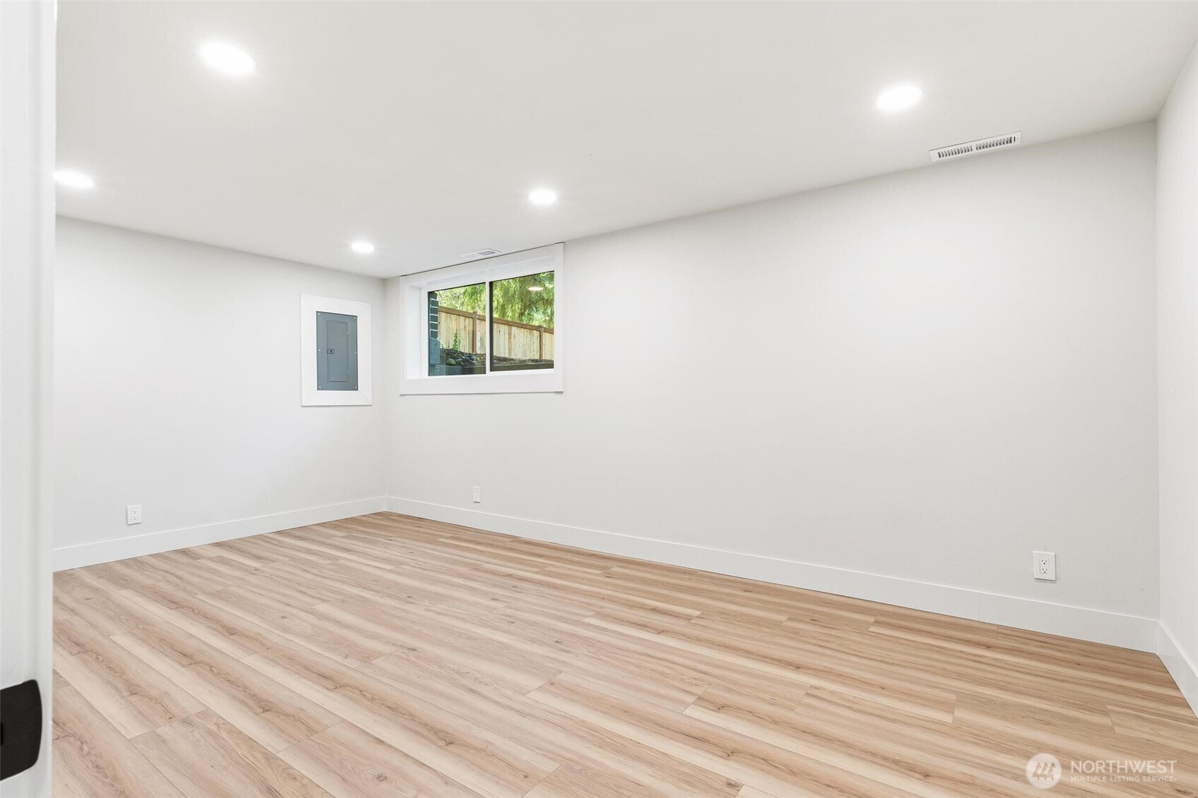 property viewer photo 18
