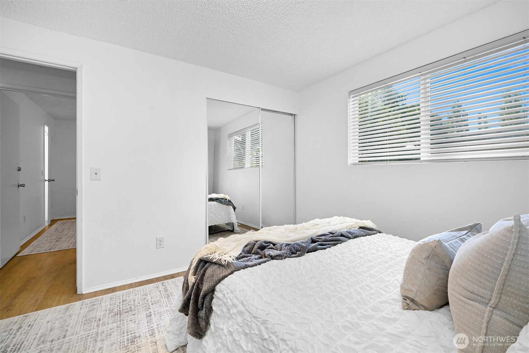 property viewer photo 23