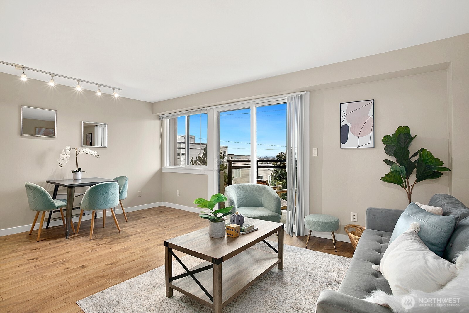 property viewer photo 3