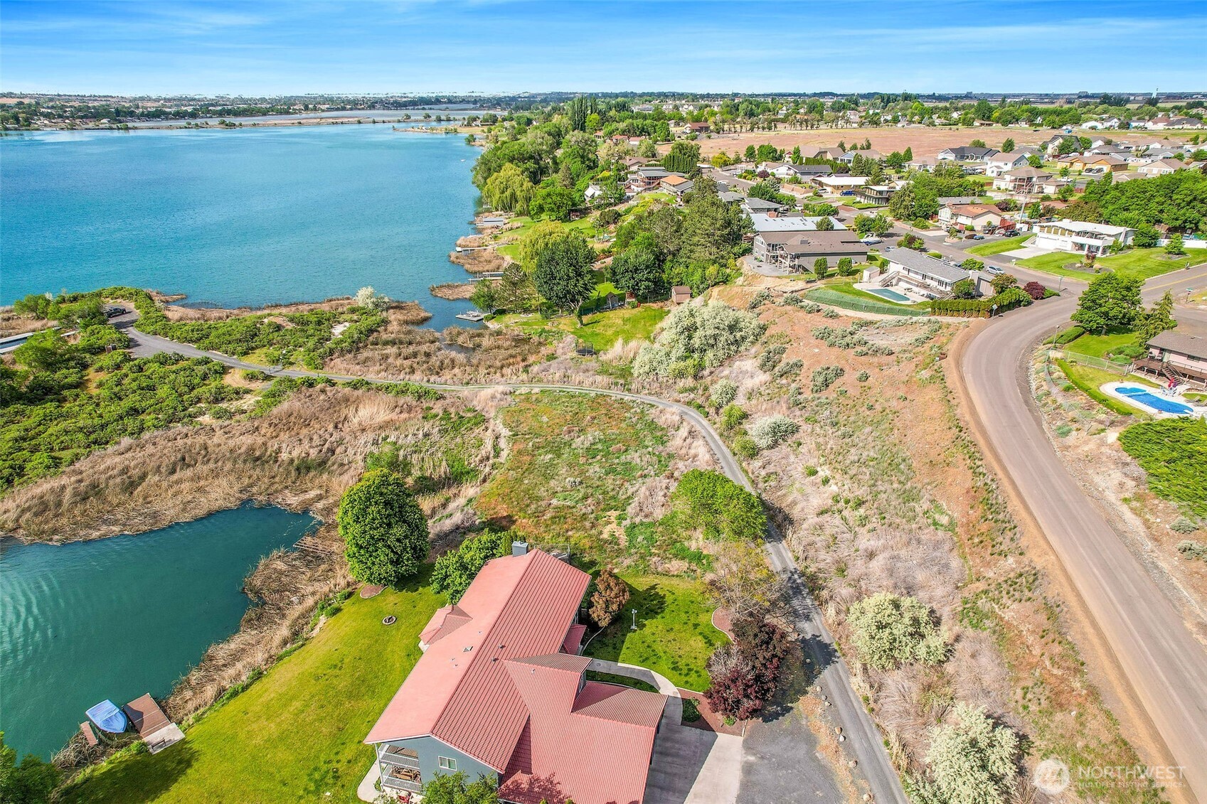 main property photo 4