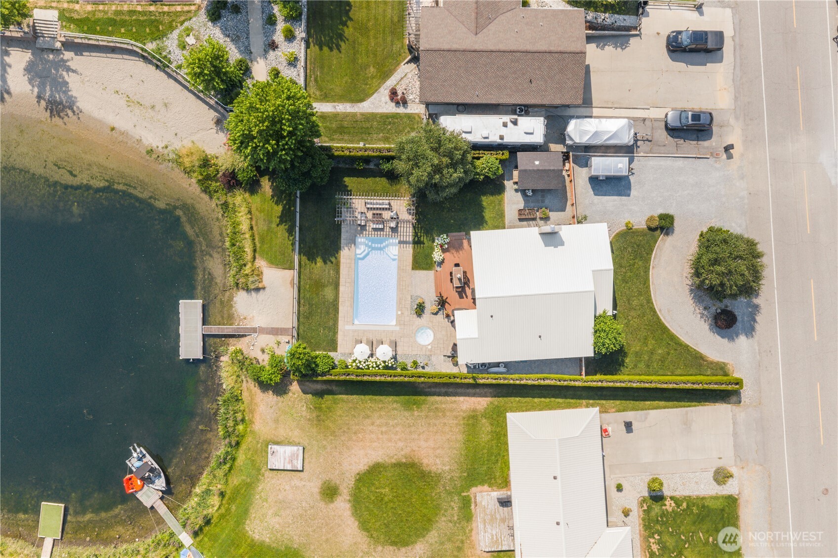 main property photo 37
