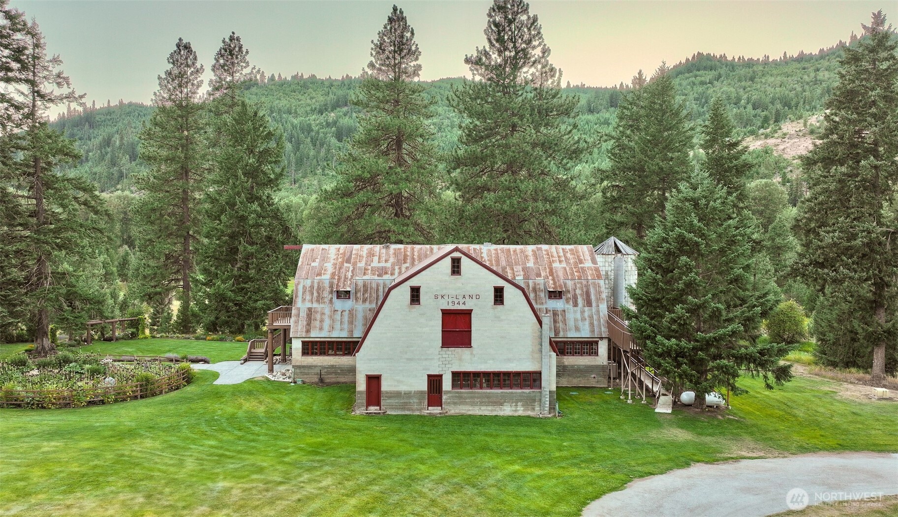 main property photo 6