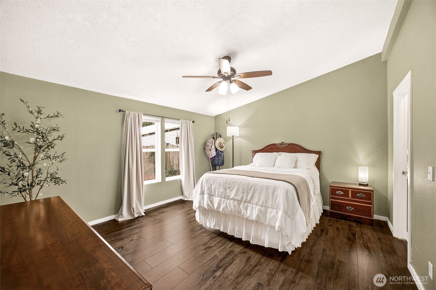 property viewer photo 8