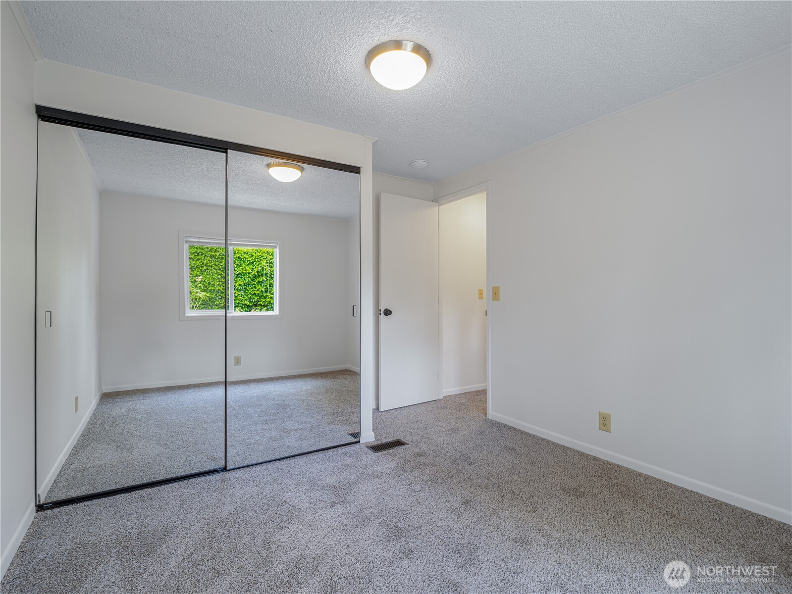 property viewer photo 11