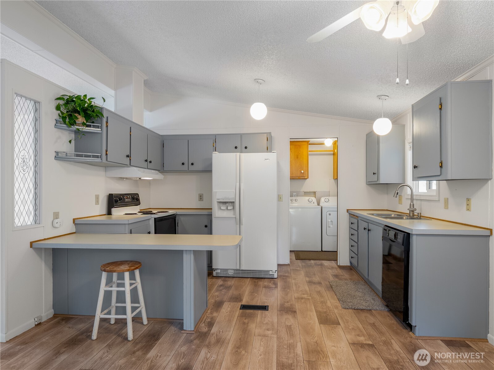 property viewer photo 3