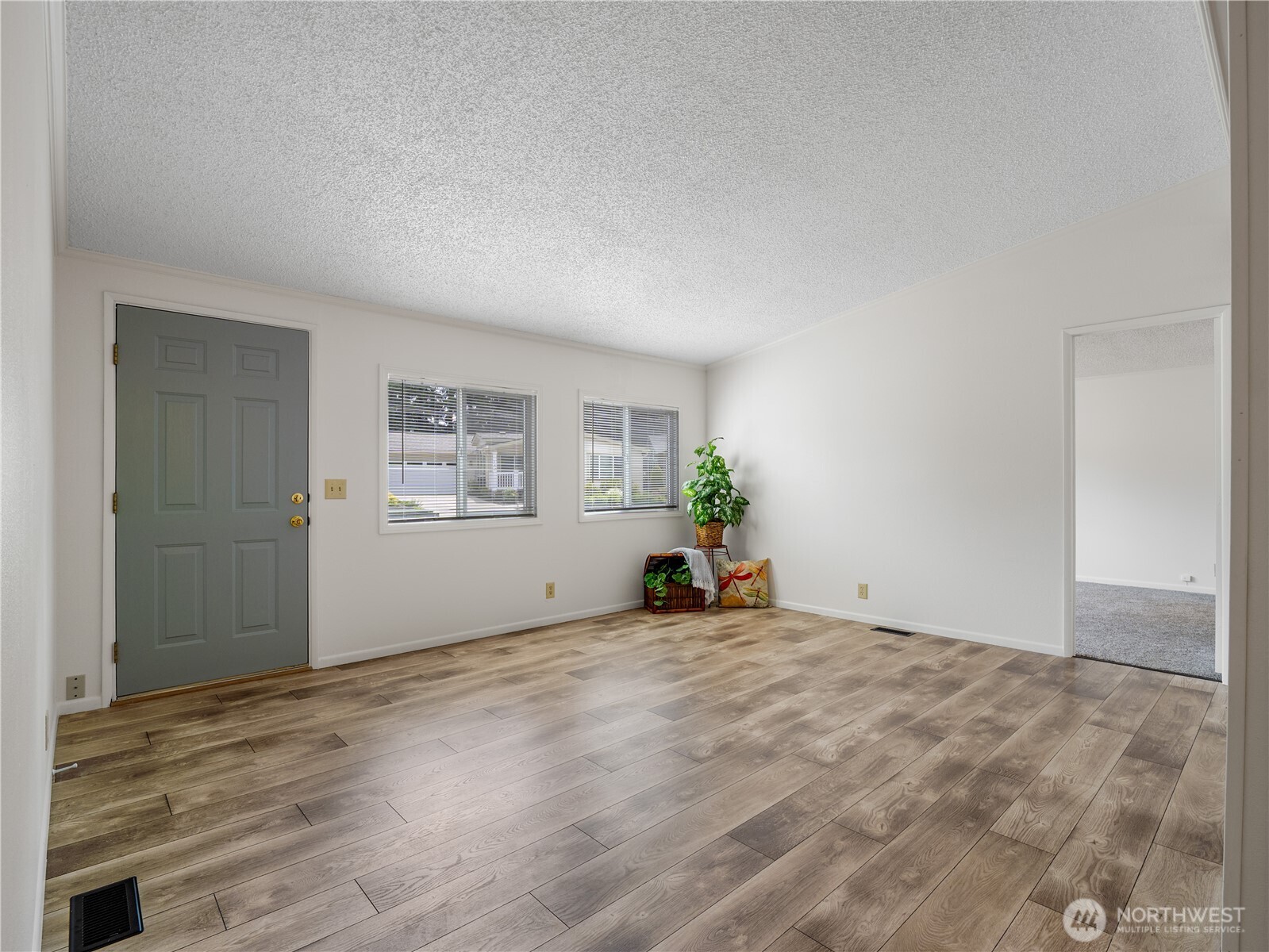 property viewer photo 9